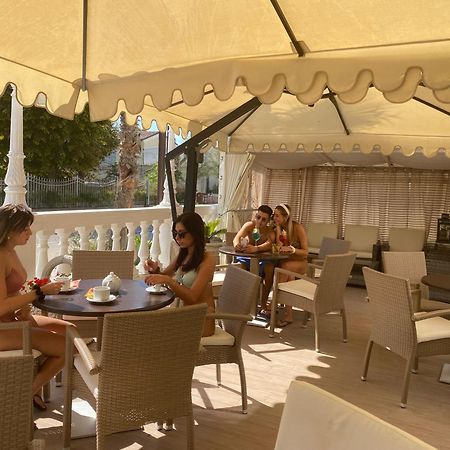 Hotel Caesar Paladium 리미니 외부 사진